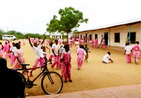 Pause an der Laza Primary School
