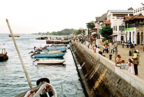 Am Kai von Lamu