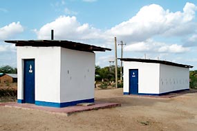 Jungen- und Lehrertoiletten