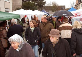 Besucher auf dem Weihnachtsmarkt
