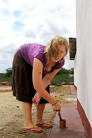 Hanna am Toilettensockel