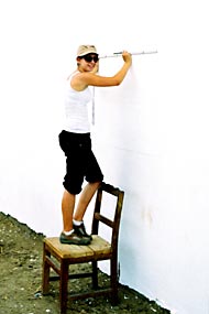 Natalia an der Fassade